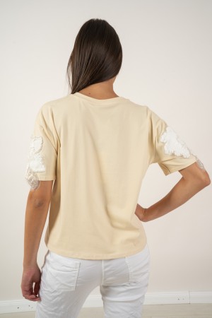 amami T-shirts with Embroidery on Contrast Shoulders Amami T-shirts with Embroidery on Contrast Shoulders Love Messels T-shirt w