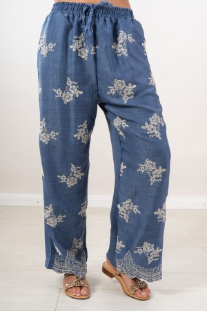 pantalone sorrento con ricami bianchi  pantalone sorrento con ricami bianchi  pantalone sorrento con ricami bianchi