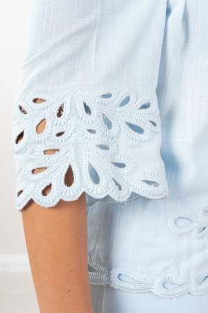 coordinato penna camicia e pantalone con dettagli lavorati  coordinato penna camicia e pantalone con dettagli lavorati  coord...