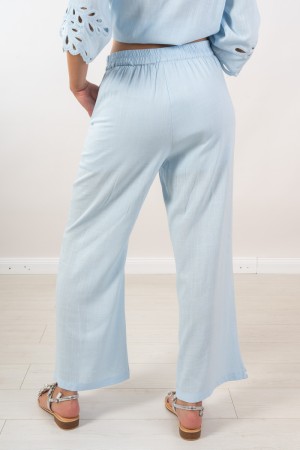 coordinato penna camicia e pantalone con dettagli lavorati  coordinato penna camicia e pantalone con dettagli lavorati  coord...