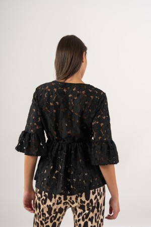 camicia masha in pizzo con dettaglio pietre  camicia masha in pizzo con dettaglio pietre  camicia masha in pizzo con dettagli...