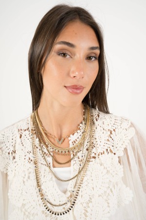 collar diva Con más cadenas y collar global. diva Con más cadenas y collar global. diva Con más cadenas y globilantantes.