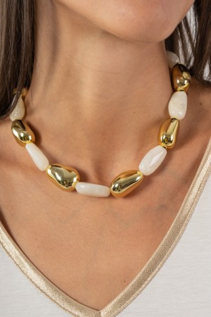 Collana Penny con pietre colorate di forme differenti  Collana Penny con pietre colorate di forme differenti  Collana Penny c...