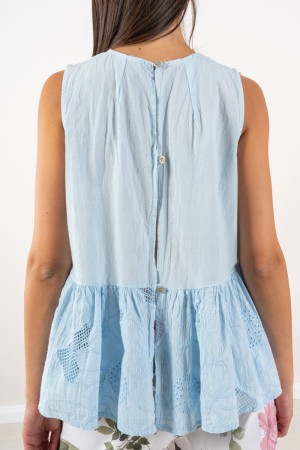 milla Tank Top avec décorations et sauts en bas. Milla Tank Top avec décorations et sauts en bas. Milla Tank Top avec décoration