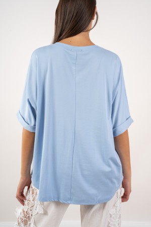 t-shirt à la mode avec t-shirt imprimé et strass sur la mode avec un t-shirt imprimé et strass sur la mode avec impression et st