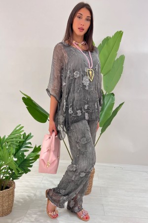 Coordinato Teresa con ricami fiori strass tono su tono Coordinato Teresa con ricami fiori strass tono su tono Coordinato Tere...