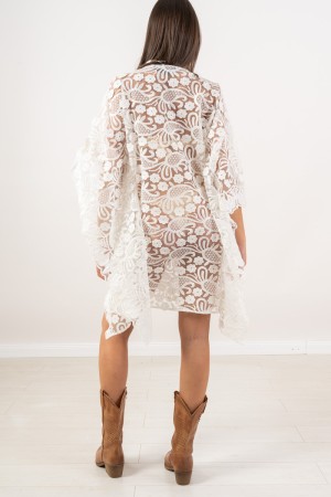 NOEMI ROBE CAFTAN Modèle avec inserts de dentelle et paillettes et en strass et points de lumière