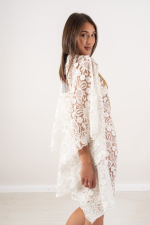 NOEMI ROBE CAFTAN Modèle avec inserts de dentelle et paillettes et en strass et points de lumière