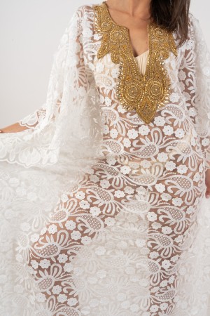 Abito Regina modello caftano lungo in pizzo con paillettes scollo a v con strass e punti luce Abito Regina modello caftano lu...
