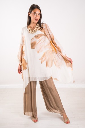 Coordinato Marocco con stampa floreale e pantalone tinta unita Coordinato Marocco con stampa floreale e pantalone tinta unita...