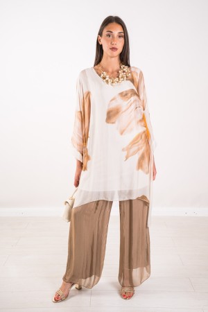 Coordinato Marocco con stampa floreale e pantalone tinta unita Coordinato Marocco con stampa floreale e pantalone tinta unita...