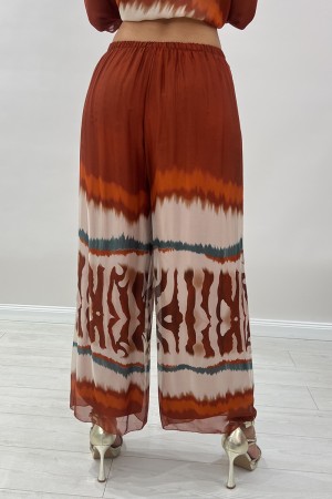 Blusa y pantalones coordinados de Viena con la fantasía abstracta Numuata coordinó la blusa de Viena y los pantalones con fantas