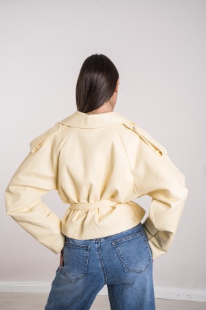 ines Inés en cuero ecológico con recinto Ines Inés en cuero ecológico con chaqueta de enclosa Inés en cuero ecológico con cintur