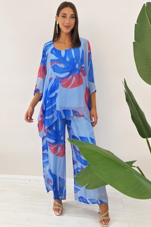 Coordinato Lella in seta blusa e pantalone con fantasia botanica  Coordinato Lella in seta blusa e pantalone con fantasia bot...