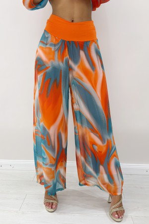 ROMI coordinated in silk blouse and trousers with abstract fantasy coordinated ROMI in silk blouse and trousers with fantasy Ast
