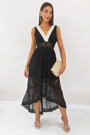 Longue robe gi avec décolleté orné de broderie et de paillettes en dentelle robe de robe longue avec encolure ornée de broderie 