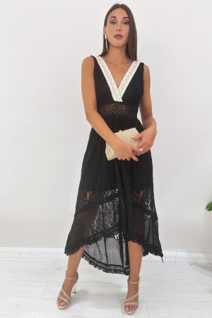 Abito lungo Gia con scollo impreziosito da ricami e paillettes in pizzo Abito lungo Gia con scollo impreziosito da ricami e p...