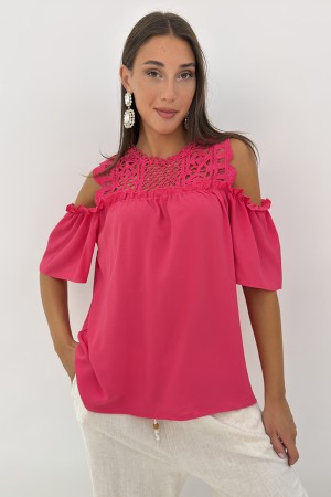 T-shirt Ali con spalle scoperte e pizzo crochet T-shirt Ali con spalle scoperte e pizzo crochet T-shirt Ali con spalle scoper...