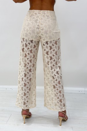 Coordinato Elenoire canotta e pantalone con ricami floreali Coordinato Elenoire canotta e pantalone con ricami floreali Coord...