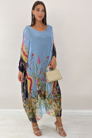 Lange Seide Genferkleid mit hellen Blumenmuster Langes Kleid in Seide Genf mit lebendigem Blumenfantasie langes Kleid ...
