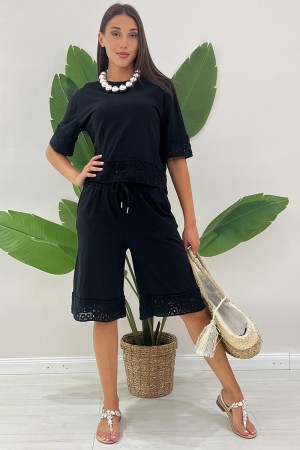 Koordiniertes Lara T-Shirt und Bermuda mit Spitzendetails Häkeln Sie koordiniertes Lara T-Shirt und Bermuda mit Crekian-Spitze-D