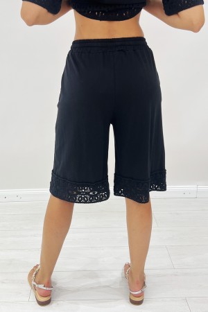Coordonnée Lara T-shirt et Bermudes avec Détails de dentelle Crochet Coordonné Lara T-shirt et Bermudes avec des détails de dent