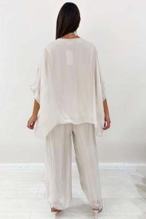 Coordinated Betta Blouse and Trousers with Details in Lace Crochet Perforated Coordinated Betta Blouse and Trousers with Details