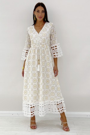 Abito lungo Bahamas in pizzo crochet traforato oro e collo arricchito con nappe Abito lungo Bahamas in pizzo crochet traforat...