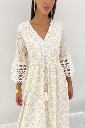 Abito lungo Bahamas in pizzo crochet traforato oro e collo arricchito con nappe Abito lungo Bahamas in pizzo crochet traforat...