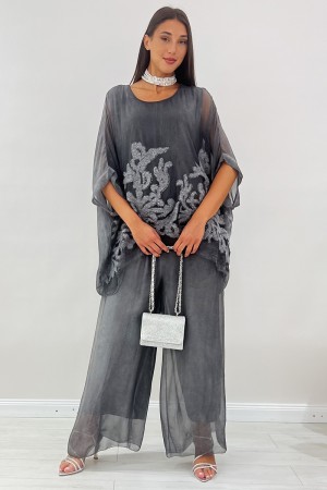 Jetzt koordiniert sechs Bluse und Hosen mit botanischen Einsätzen und koordinierten Pailletten Sechs Bluse und Hose mit botanisc
