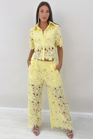Coordinato Elen camicia e pantalone con ricami in pizzo crochet traforato Coordinato Elen camicia e pantalone con ricami in p...