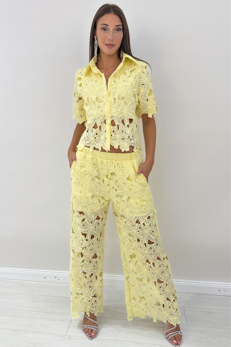 Coordinato Elen camicia e pantalone con ricami in pizzo crochet traforato Coordinato Elen camicia e pantalone con ricami in p...