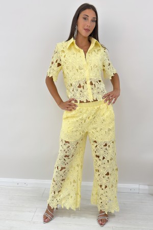 Coordinato Elen camicia e pantalone con ricami in pizzo crochet traforato Coordinato Elen camicia e pantalone con ricami in p...