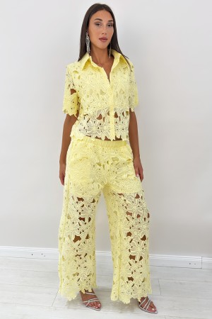 Coordinato Elen camicia e pantalone con ricami in pizzo crochet traforato Coordinato Elen camicia e pantalone con ricami in p...