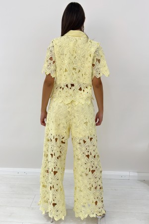 Coordinato Elen camicia e pantalone con ricami in pizzo crochet traforato Coordinato Elen camicia e pantalone con ricami in p...