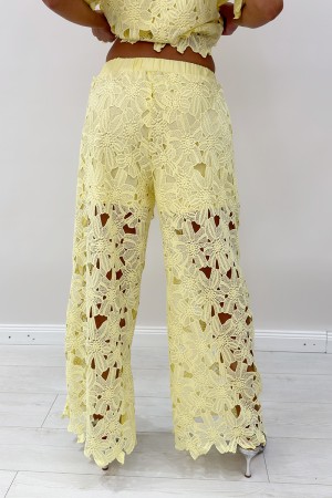 Coordinato Elen camicia e pantalone con ricami in pizzo crochet traforato Coordinato Elen camicia e pantalone con ricami in p...