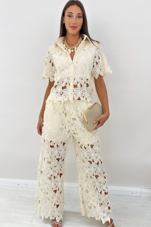 Coordinato Elen camicia e pantalone con ricami in pizzo crochet traforato Coordinato Elen camicia e pantalone con ricami in p...