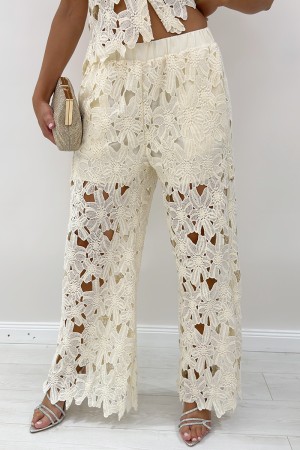 Coordinato Elen camicia e pantalone con ricami in pizzo crochet traforato Coordinato Elen camicia e pantalone con ricami in p...