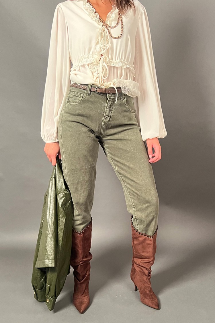 NEEREA-Hose mit braunen Gürtel und Nieten Nera-Hose mit braunen Gürtel und Nieten Nera-Hose mit braunem Gürtel und... 