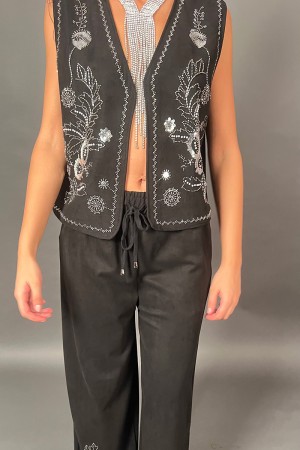 Koordinierte Cecilia-Weste und Samthose mit Blumeneinsätzen in Perlen und Paillettes koordinierte Cecilia-Weste und Panta... 