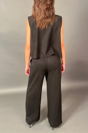 Koordinierte Cecilia-Weste und Samthose mit Blumeneinsätzen in Perlen und Paillettes koordinierte Cecilia-Weste und Panta... 