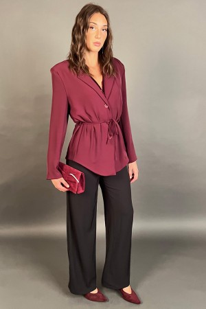 Blazer Orchid avec boutons et bracelet de blazer d'orchidée avec des boutons et une blairon de blazer de bracelet avec des bouto