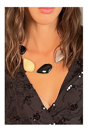 Collana girocollo con diverse forme Collana girocollo con diverse forme Collana girocollo con diverse forme