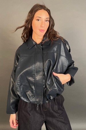 Giacca bomber Alina in eco pelle over  Giacca bomber Alina in eco pelle over  Giacca bomber Alina in eco pelle over