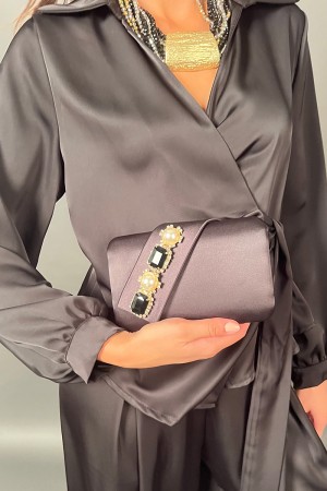 Pochette Stella con dettaglio pietra strass  Pochette Stella con dettaglio pietra strass  Pochette Stella con dettaglio pietr...
