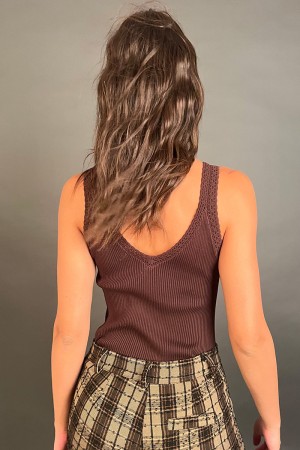 Sissi tank top with contrasting edges in lace perforated crochet Sissi tank top with contrasting edges in lace perforated croche