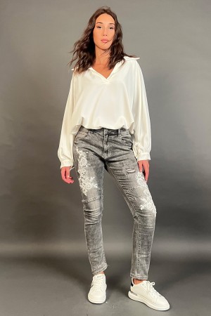 Jeans Clelia con dettaglio fiore e paillettes Jeans Clelia con dettaglio fiore e paillettes Jeans Clelia con dettaglio fiore ...