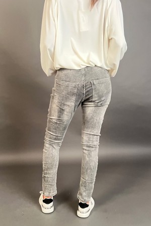 Jeans Clelia con dettaglio fiore e paillettes Jeans Clelia con dettaglio fiore e paillettes Jeans Clelia con dettaglio fiore ...
