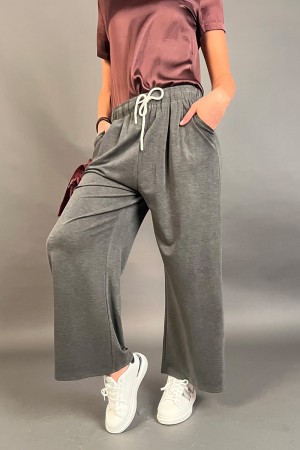 Pantalone tuta Valentina con molla e laccio in vita Pantalone tuta Valentina con molla e laccio in vita Pantalone tuta Valent...