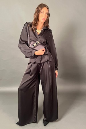 Nacht koordiniert mit Brieftasche Bluse und Matrim-Effekthose mit einer Brieftasche, Bluse und Hosen...